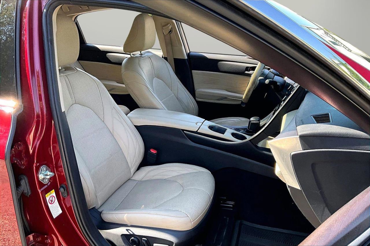 Used 2019 Toyota Avalon Limited w/ Advanced Safety Package FWD image 24