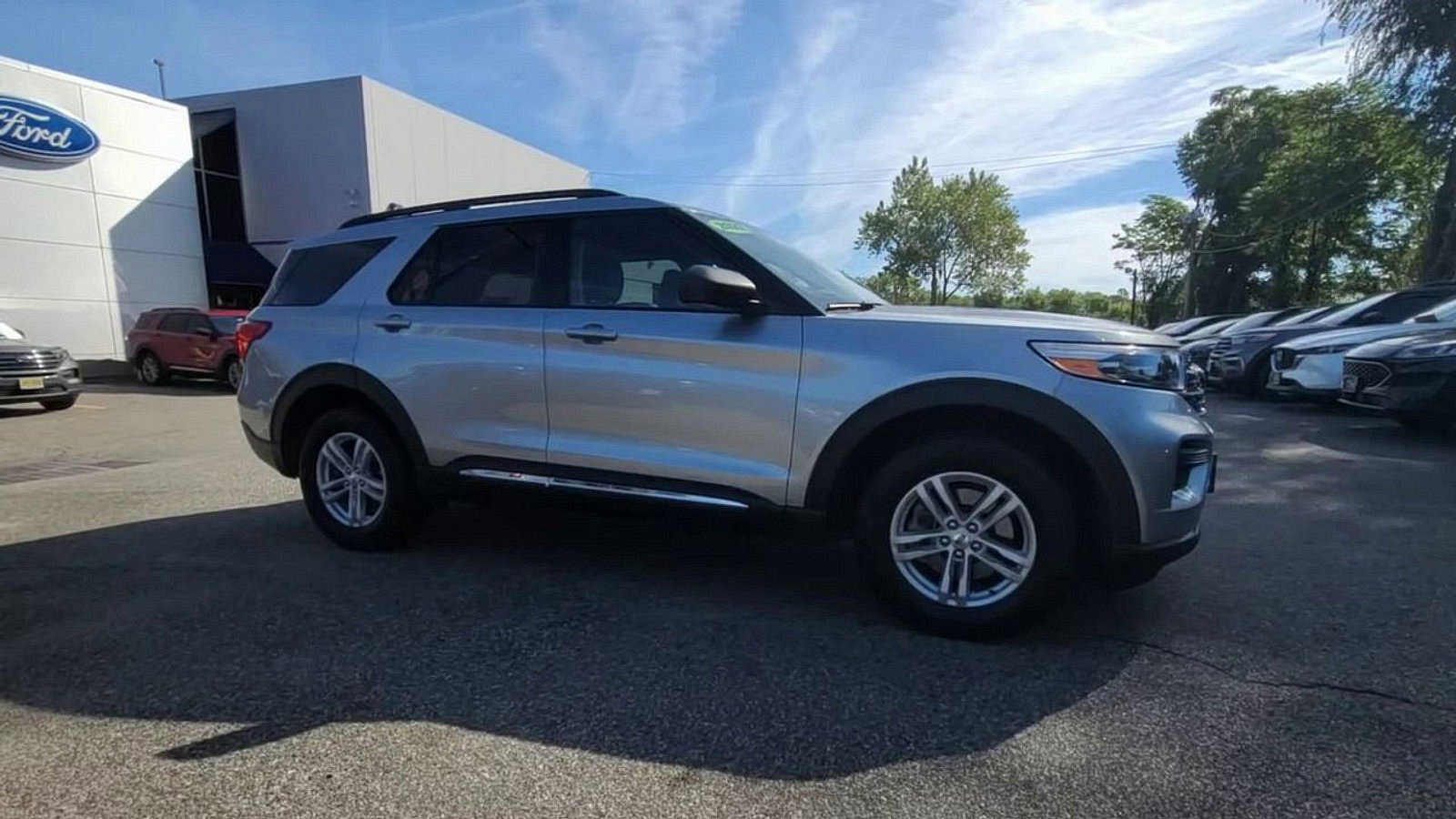 Certified 2022 Ford Explorer XLT image 2