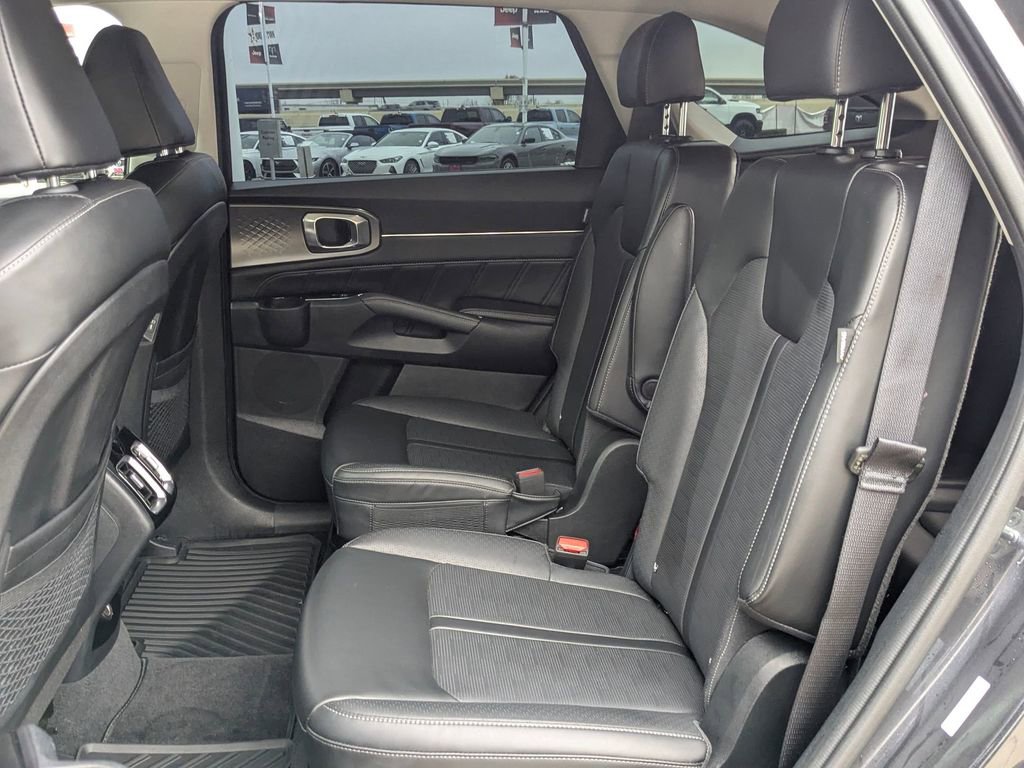 Used 2025 Kia Sorento SX image 28