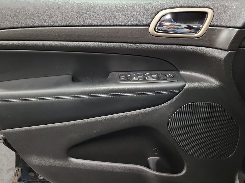 Used 2017 Jeep Grand Cherokee Laredo w/ Quick Order Package 23E image 21