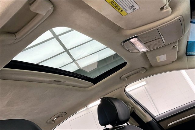 Used 2021 Genesis G90 3.3T Premium image 13