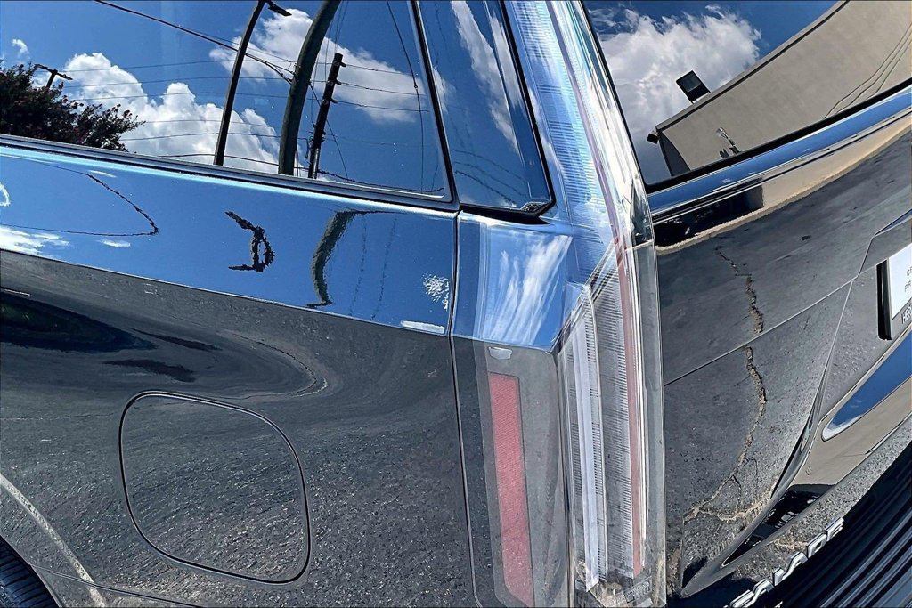 Certified 2026 Cadillac Escalade Platinum Sport w/ LPO, Floor Liner Package AWD/4WD image 23