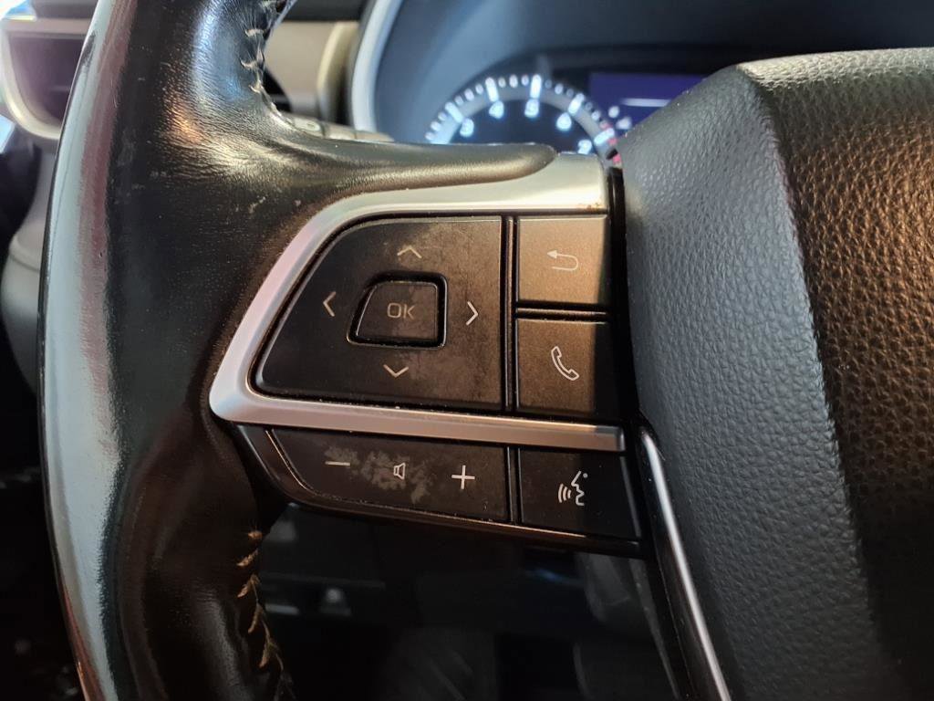 Used 2020 Toyota Highlander XLE image 28