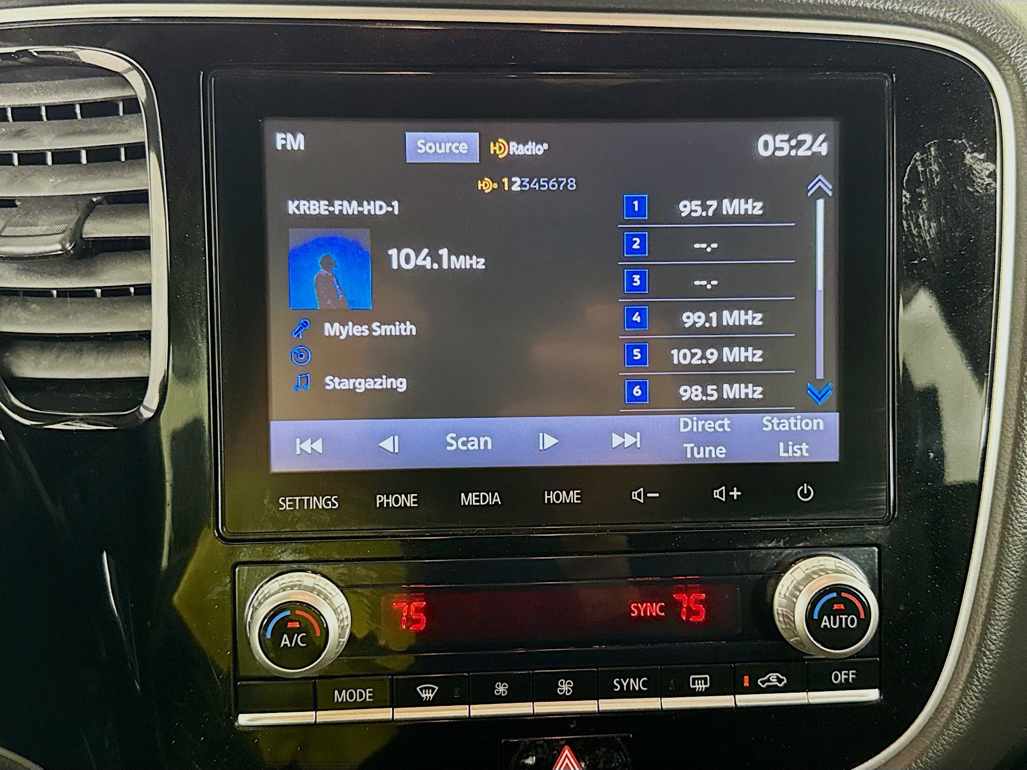 Used 2020 Mitsubishi Outlander LE image 17