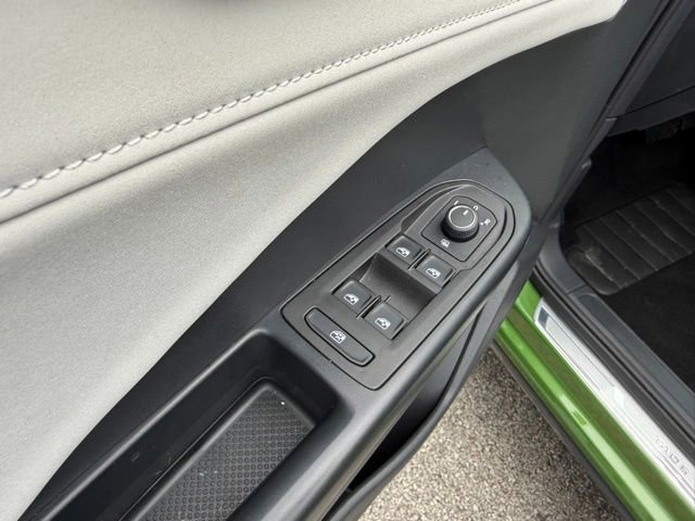 Used 2025 Volkswagen Taos SE w/ Panoramic Sunroof Package AWD/4WD image 10