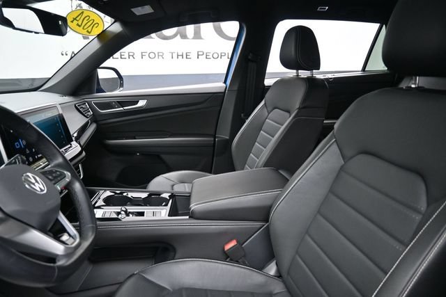 Used 2024 Volkswagen Atlas Cross Sport SEL R-Line AWD/4WD image 17