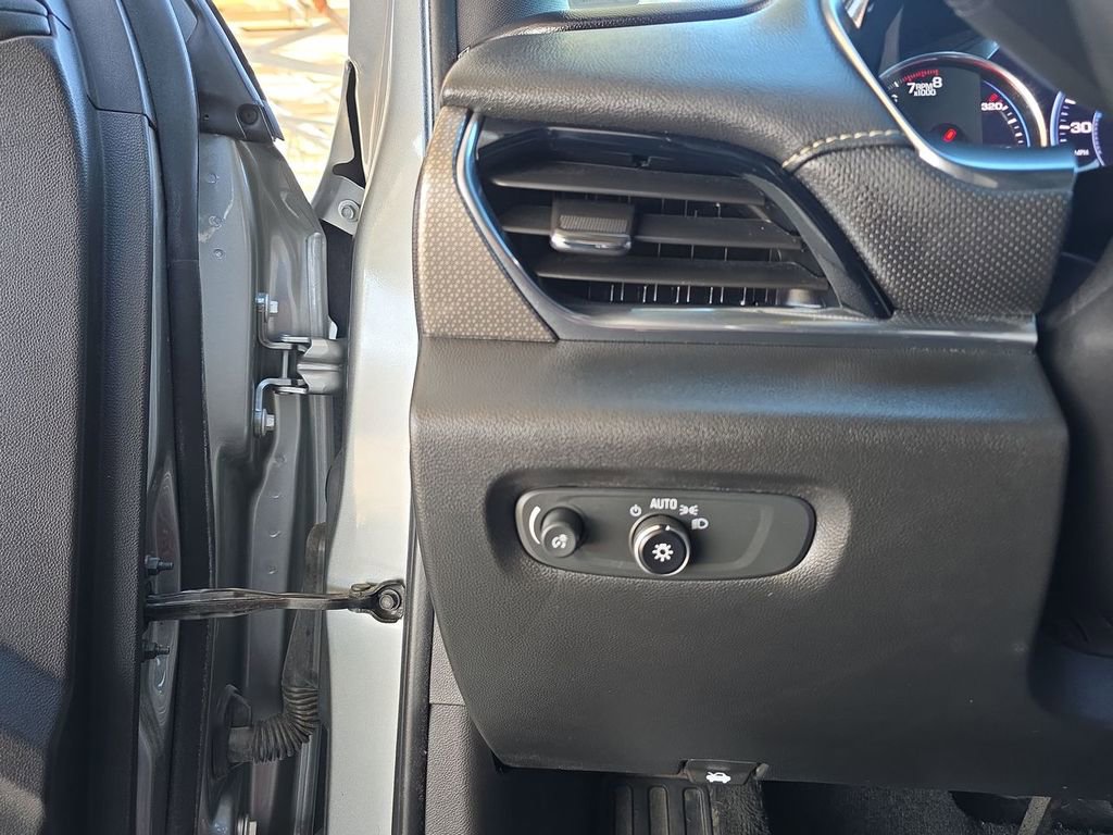 Used 2023 Chevrolet Traverse Premier w/ Redline Edition image 18