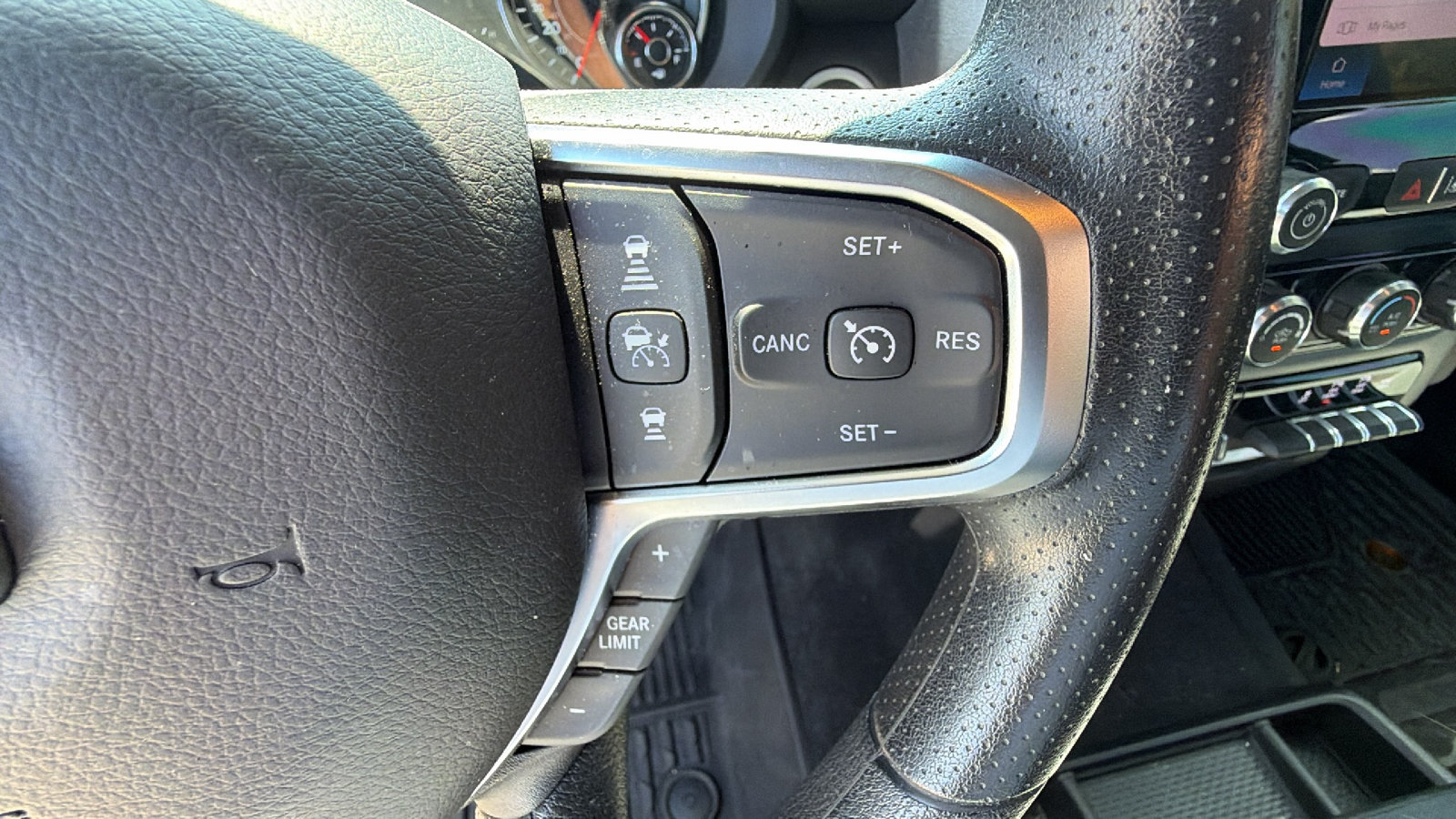 Used 2025 RAM 1500 Warlock AWD/4WD image 28