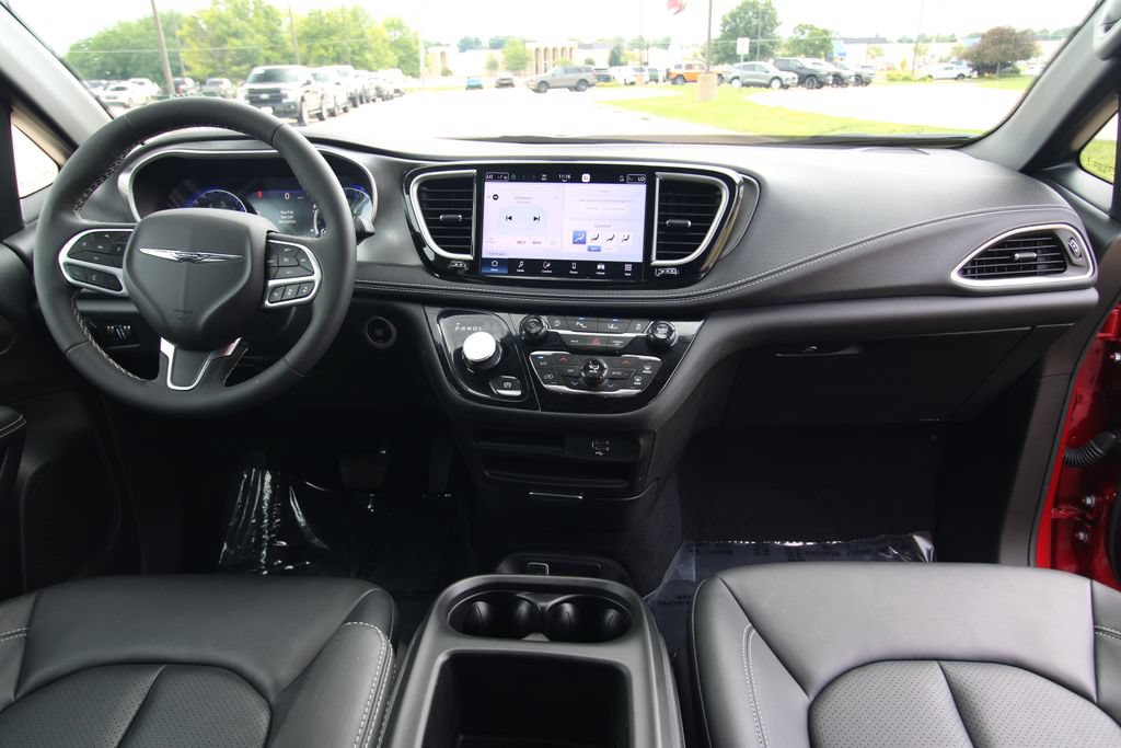 Used 2026 Chrysler Pacifica Select AWD/4WD image 42