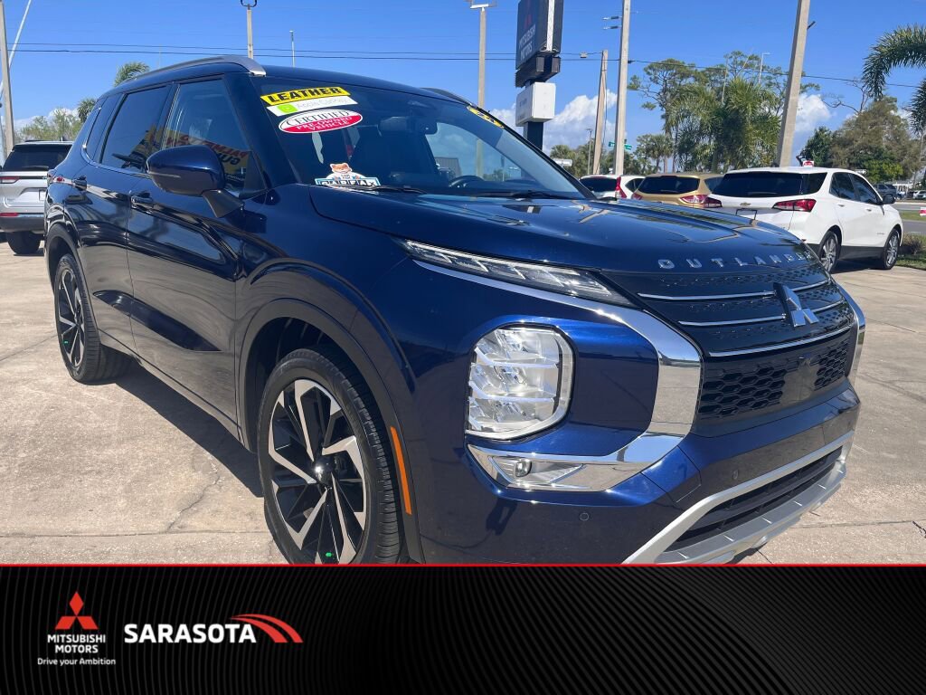 Used 2024 Mitsubishi Outlander SEL image 1