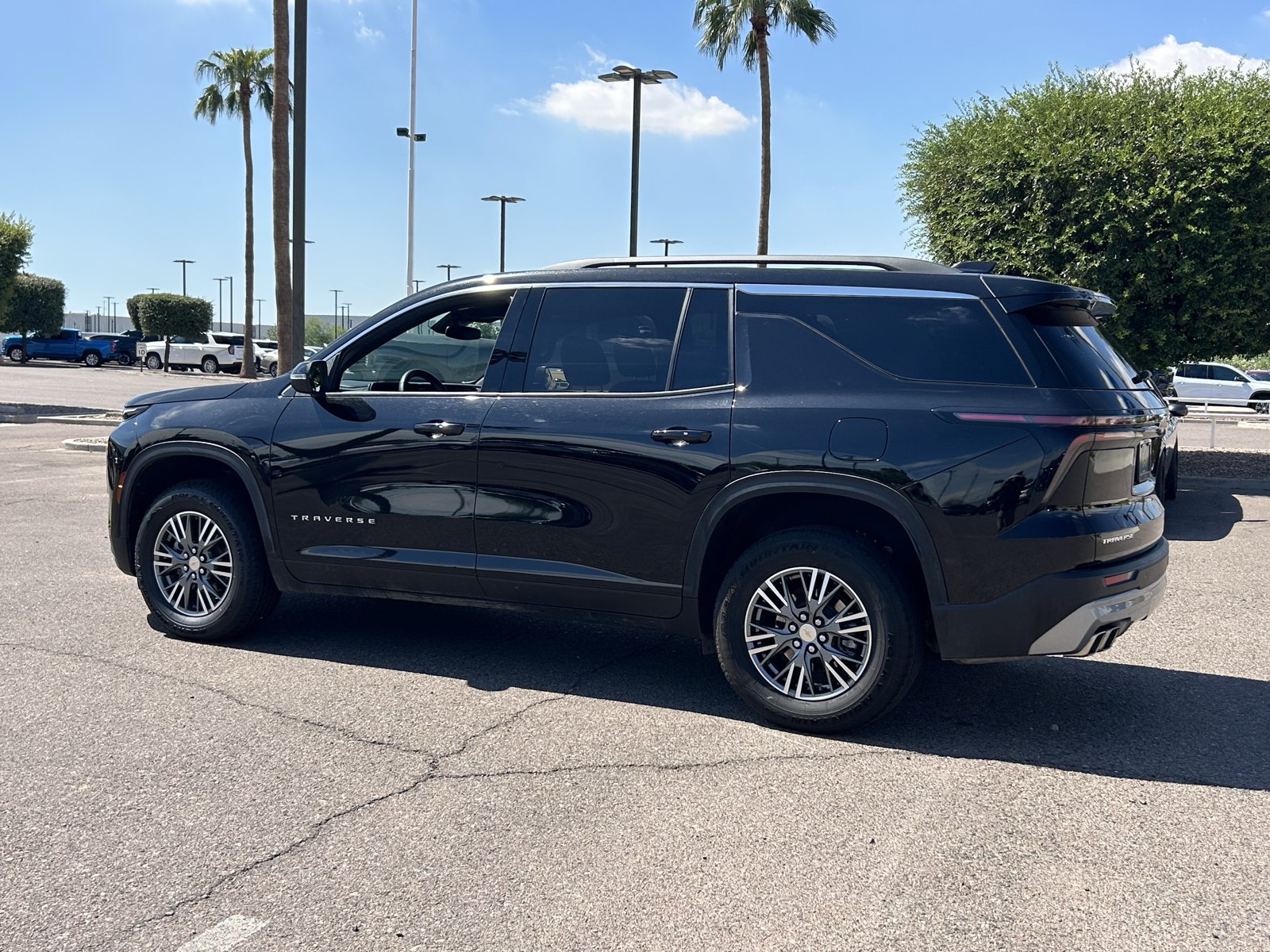 Certified 2025 Chevrolet Traverse LT FWD image 4