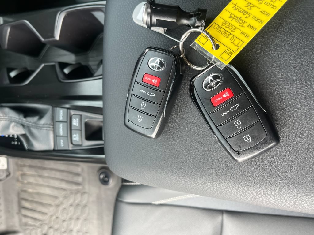 Used 2026 Toyota Camry SE FWD image 27