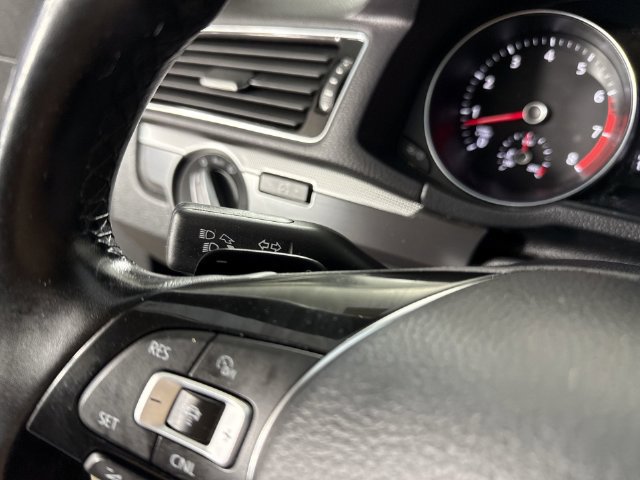 Used 2018 Volkswagen Passat 2.0T R-Line w/ R-Line Lighting Package FWD image 16