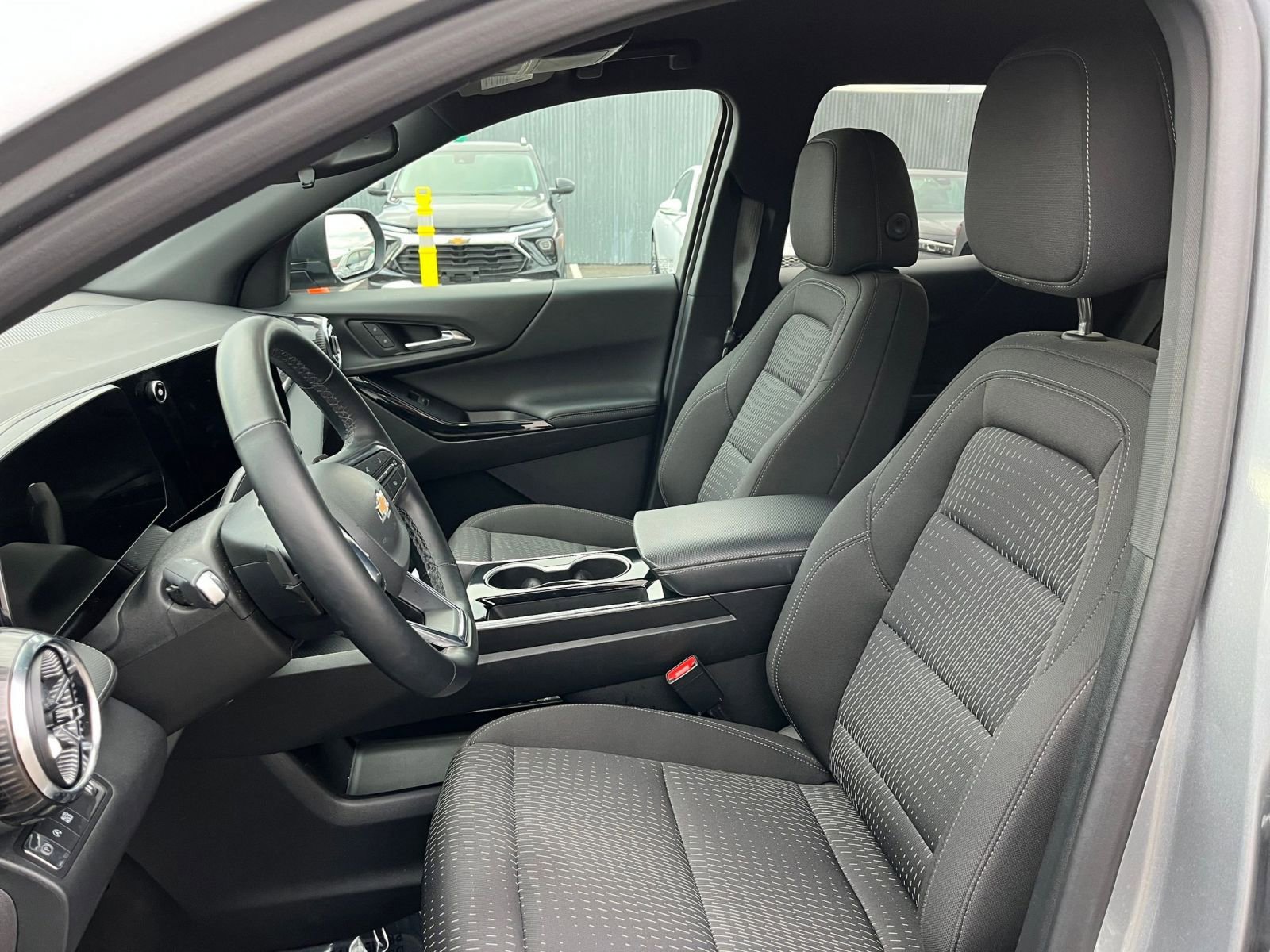 Used 2025 Chevrolet Equinox LT image 35