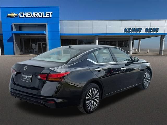 Used 2025 Nissan Altima 2.5 SV FWD image 5
