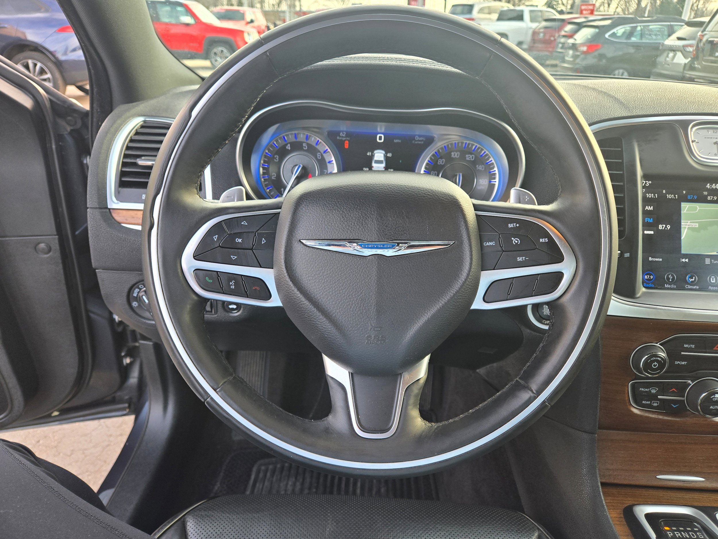 Used 2018 Chrysler 300 C image 6