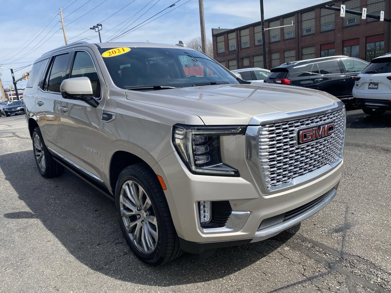 Used 2021 GMC Yukon Denali w/ Denali Premium Package image 9