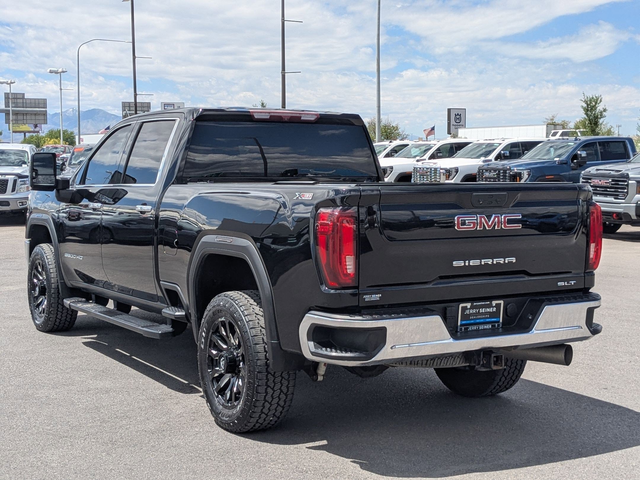 Used 2021 GMC Sierra 3500 SLT w/ Gooseneck/5TH Wheel Package AWD/4WD image 3