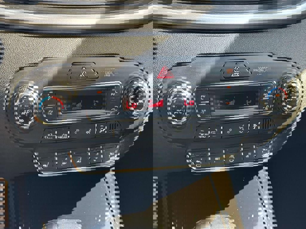 Used 2019 Kia Sorento SX image 23