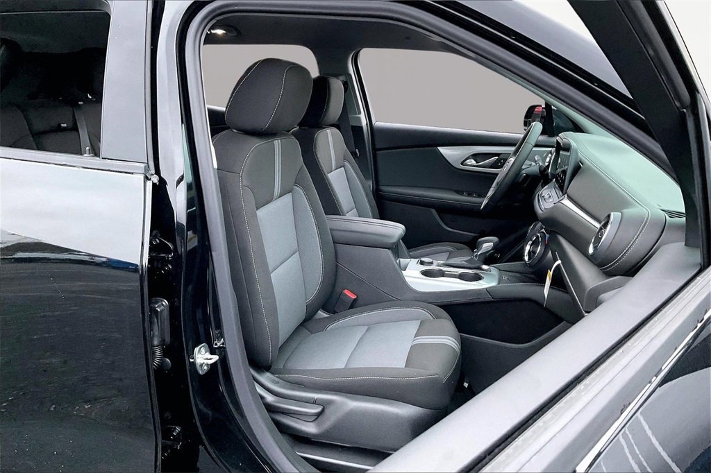 New 2026 Chevrolet Blazer LT w/ LPO, Black Sport Package image 13