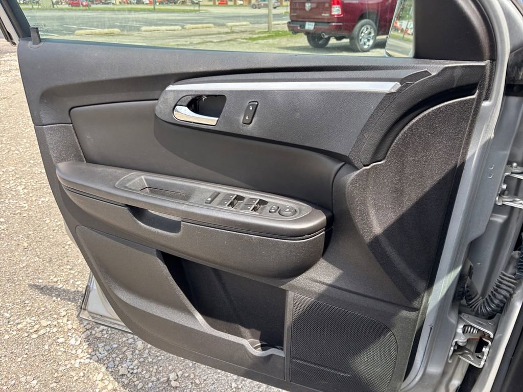 Used 2010 Chevrolet Traverse LT FWD image 14