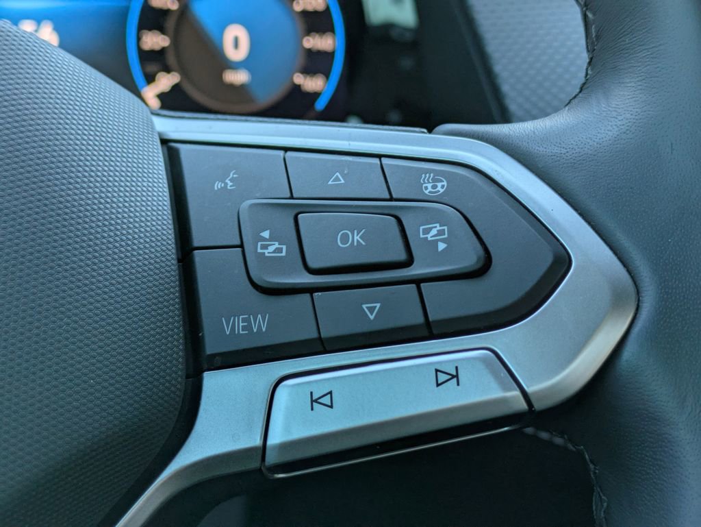 Certified 2024 Volkswagen Atlas Cross Sport SEL R-Line image 40