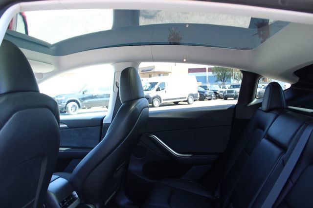 Used 2024 Tesla Model Y Long Range AWD/4WD image 31