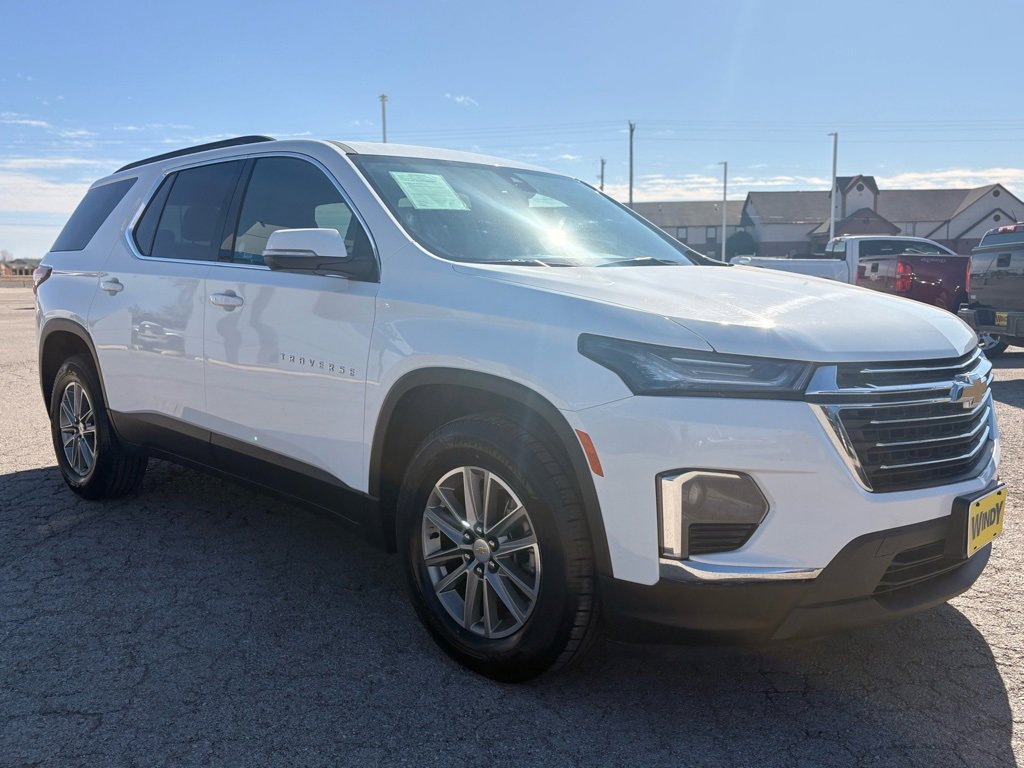Used 2023 Chevrolet Traverse LT image 3