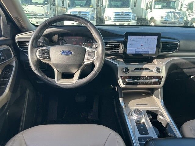 Used 2021 Ford Explorer XLT w/ Equipment Group 202A image 12