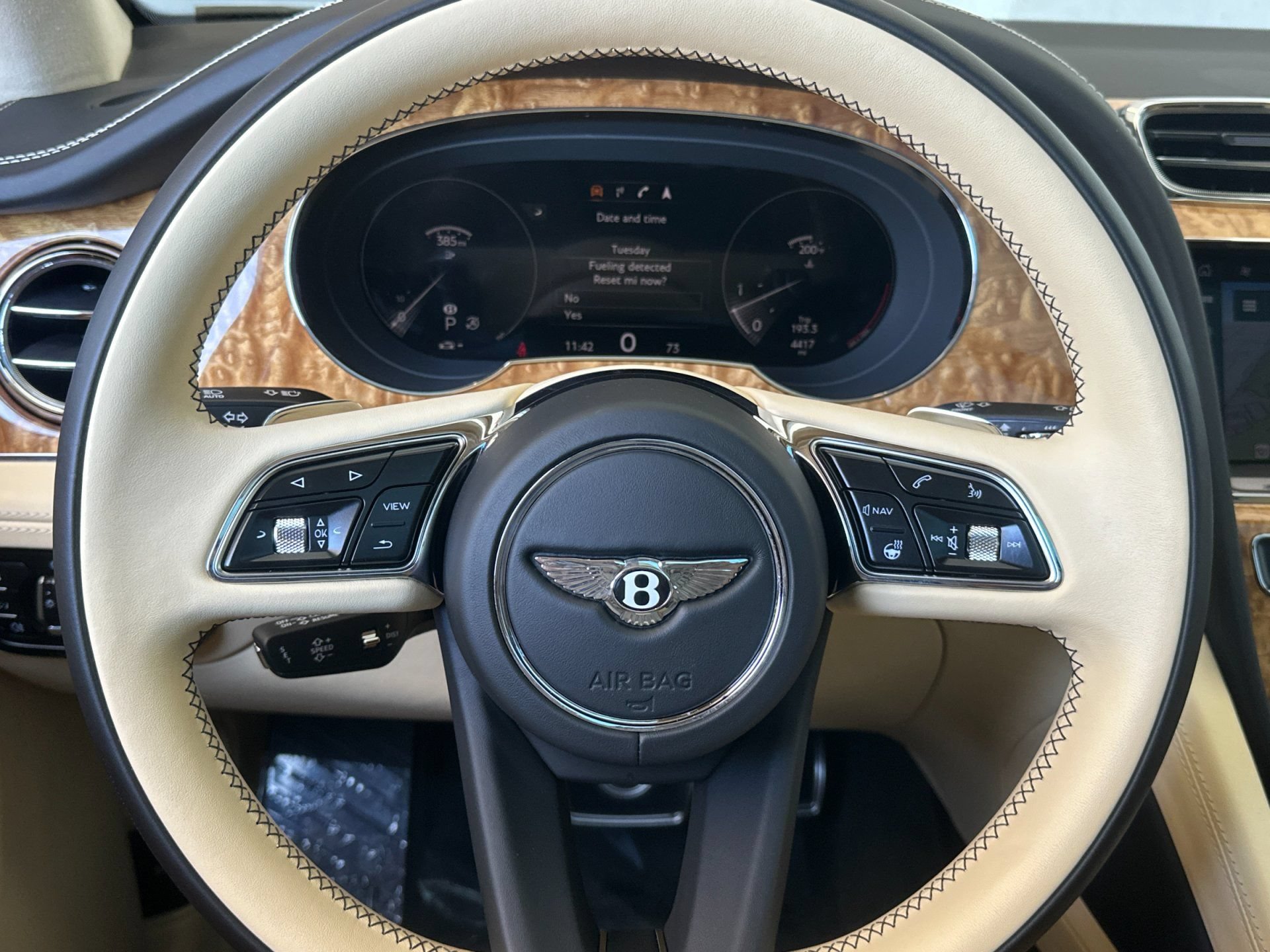 Certified 2023 Bentley Bentayga AWD/4WD image 27