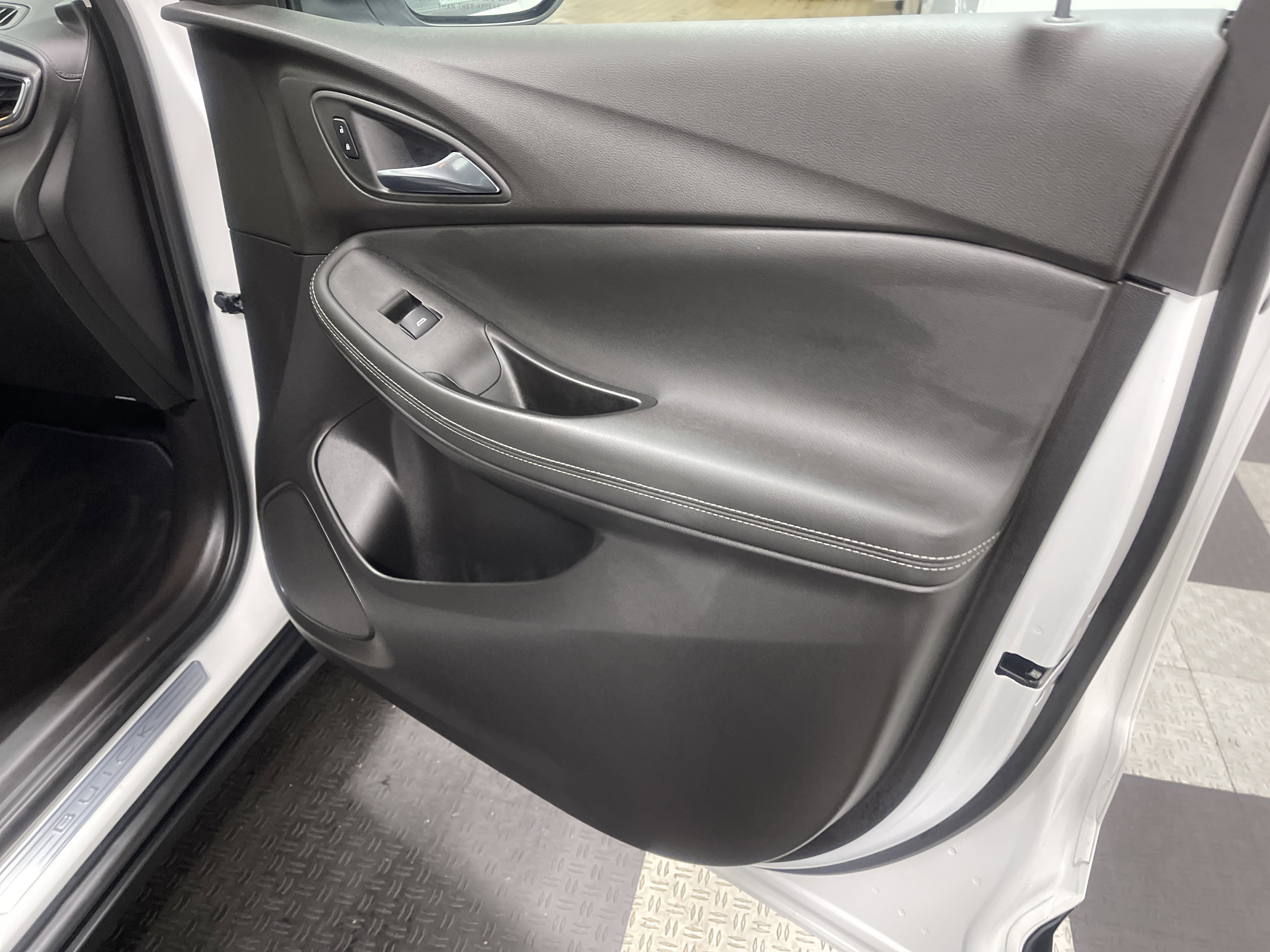 Used 2023 Buick Encore GX Preferred w/ Cold Weather Comfort Package FWD image 25