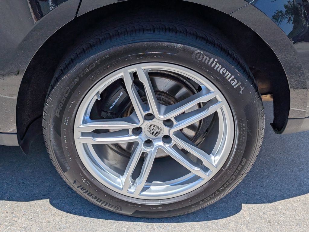 Certified 2024 Porsche Macan AWD/4WD image 31
