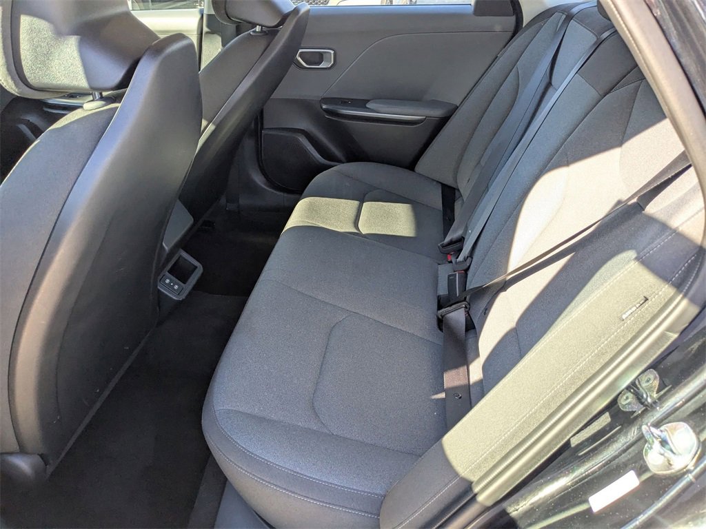 Used 2025 Kia K4 LXS image 21