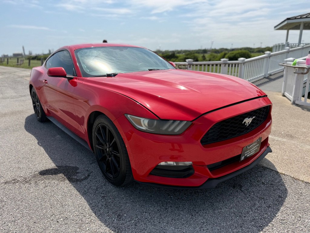 Used 2016 Ford Mustang Coupe image 3