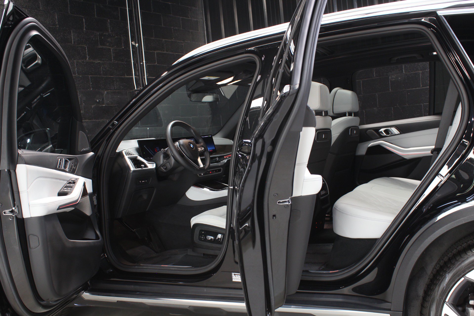 Used 2024 BMW X5 sDrive40i w/ Premium Package RWD image 25
