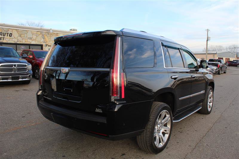 Used 2017 Cadillac Escalade Luxury AWD/4WD image 9