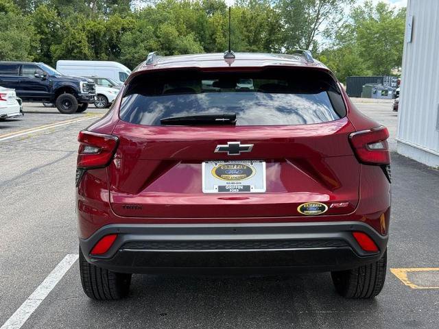 Used 2024 Chevrolet Trax RS w/ Sunroof Package FWD image 4