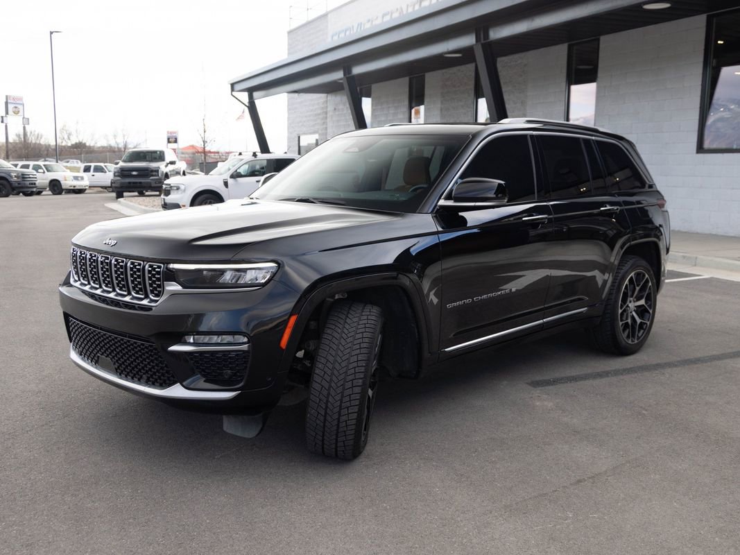 Used 2023 Jeep Grand Cherokee Summit image 3