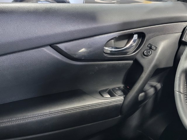 Used 2017 Nissan Rogue SV w/ Midnight Edition Package AWD/4WD image 22