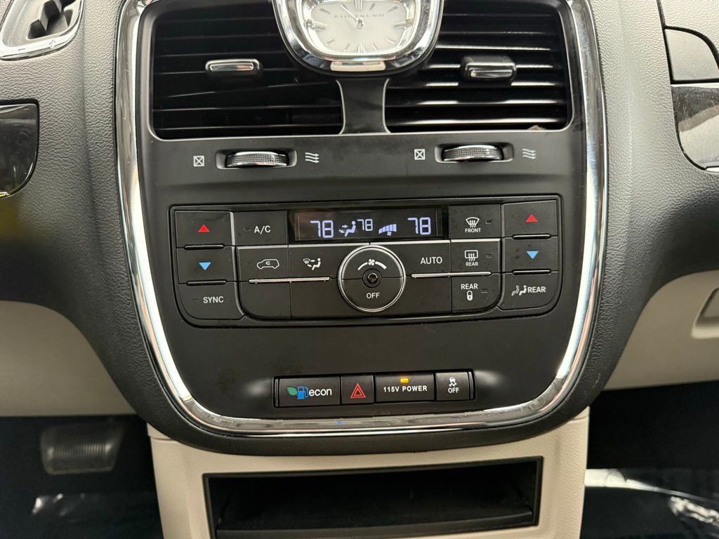 Used 2014 Chrysler Town & Country Touring image 28