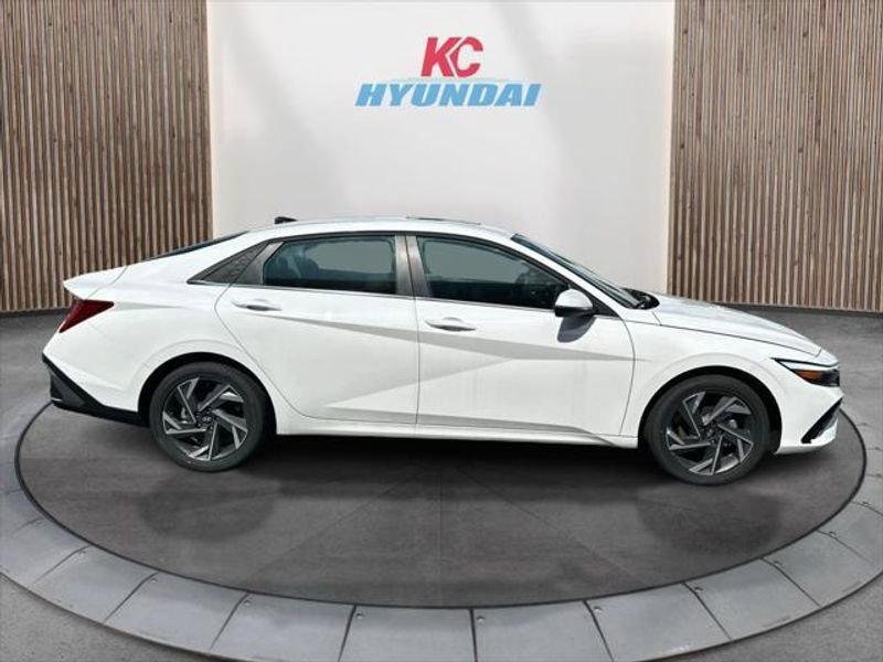 New 2025 Hyundai Elantra Limited image 7