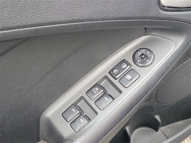 Used 2017 Kia Forte LX image 18