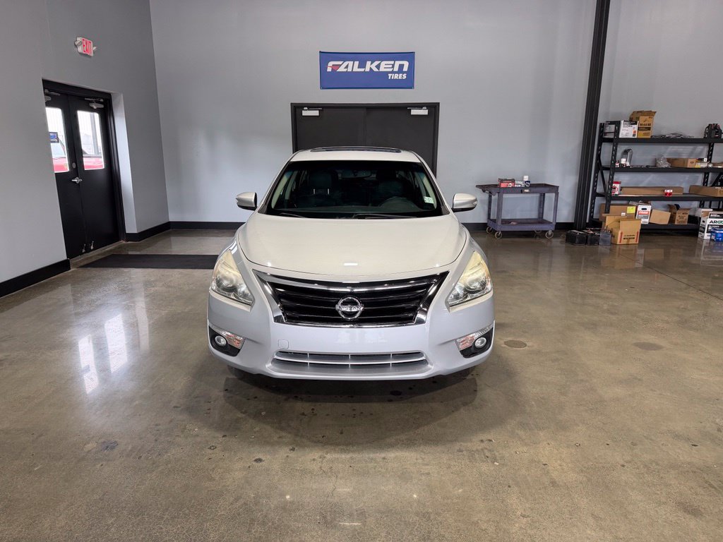 Used 2014 Nissan Altima 2.5 SL w/ Technology Package FWD image 2