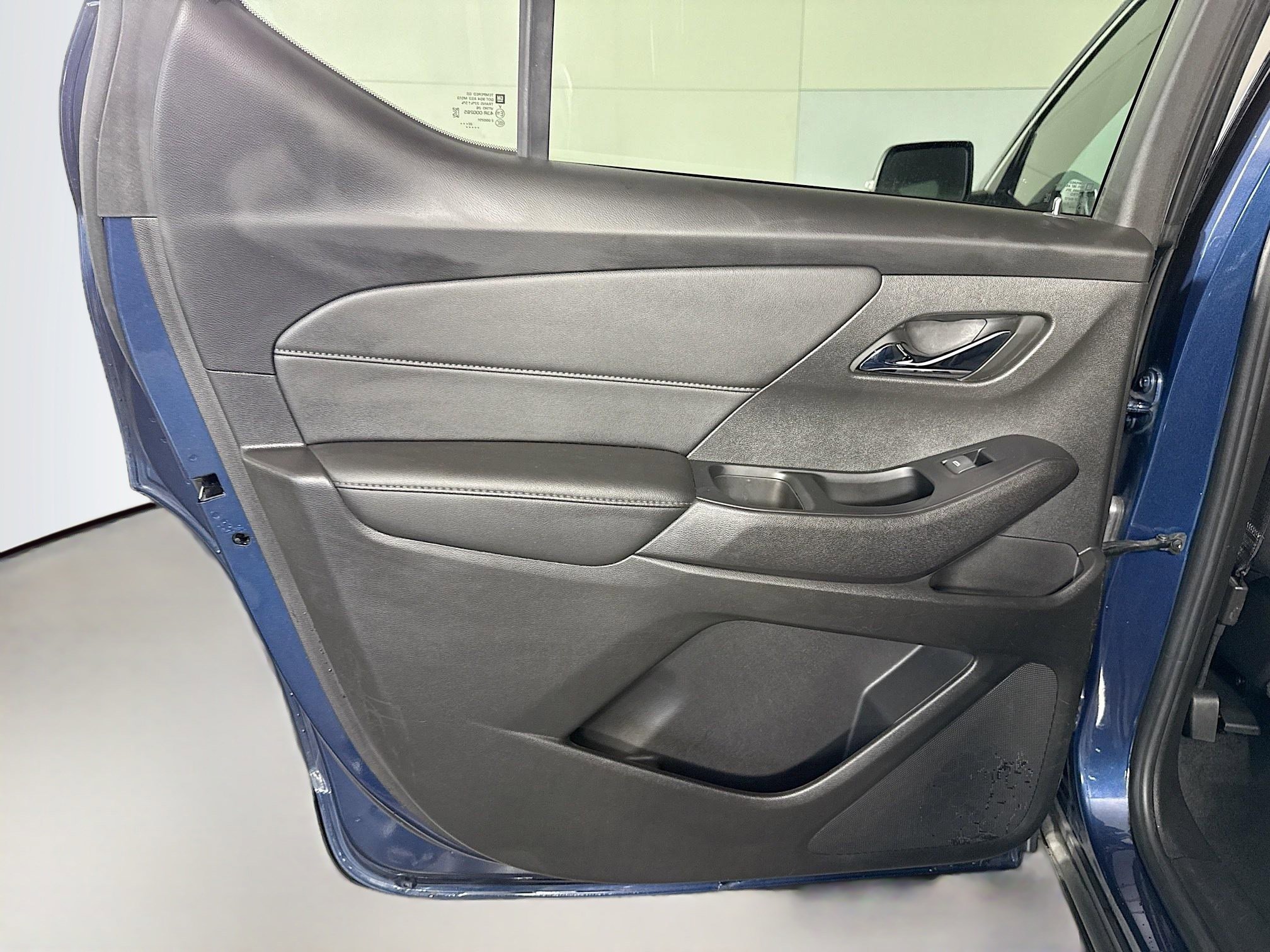 Used 2023 Chevrolet Traverse LT image 26