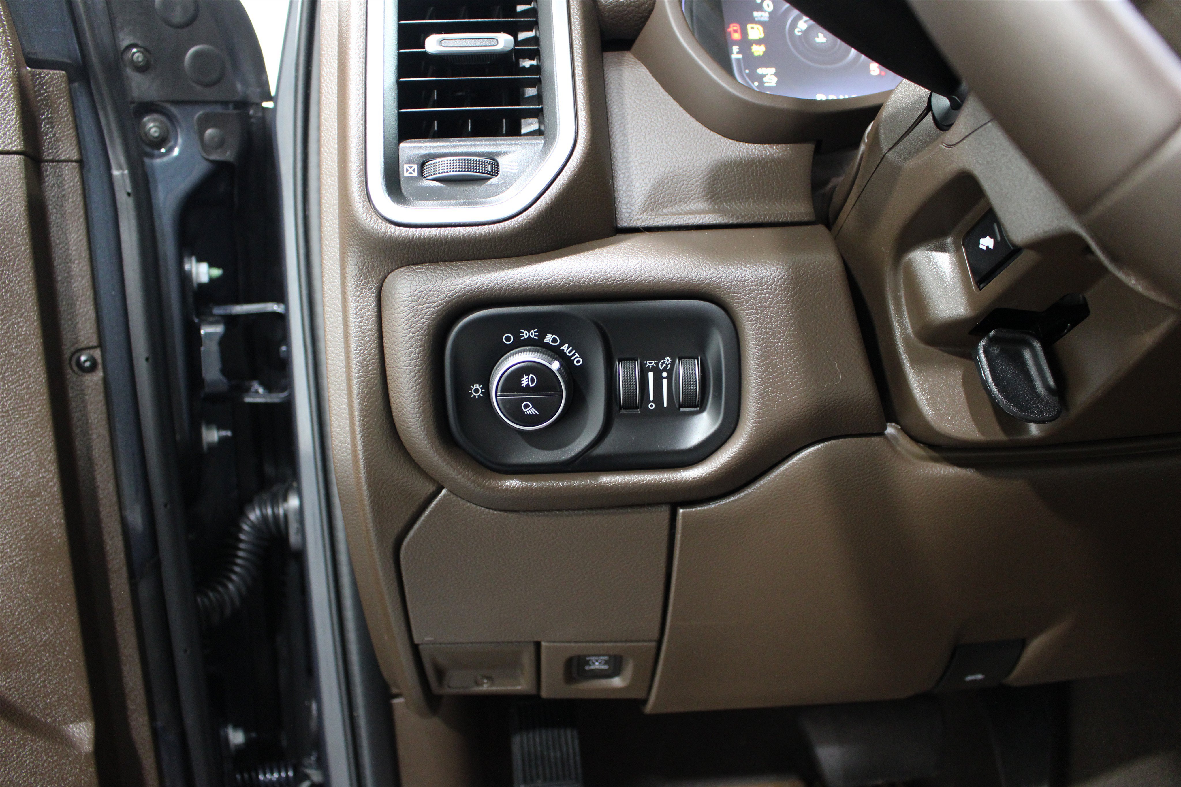 Used 2026 RAM 3500 Laramie AWD/4WD image 9
