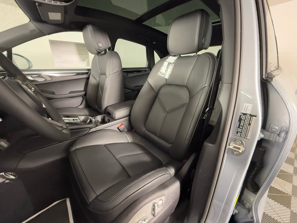 New 2026 Porsche Macan image 5