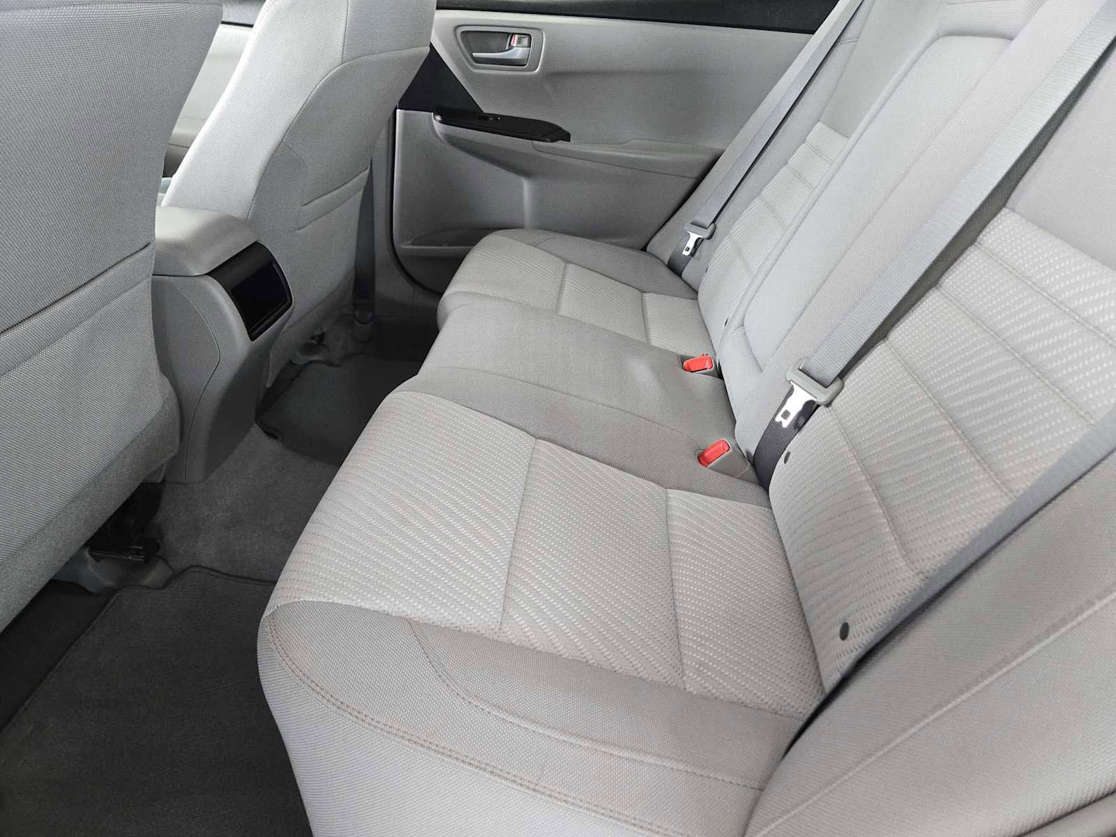 Used 2016 Toyota Camry LE image 27