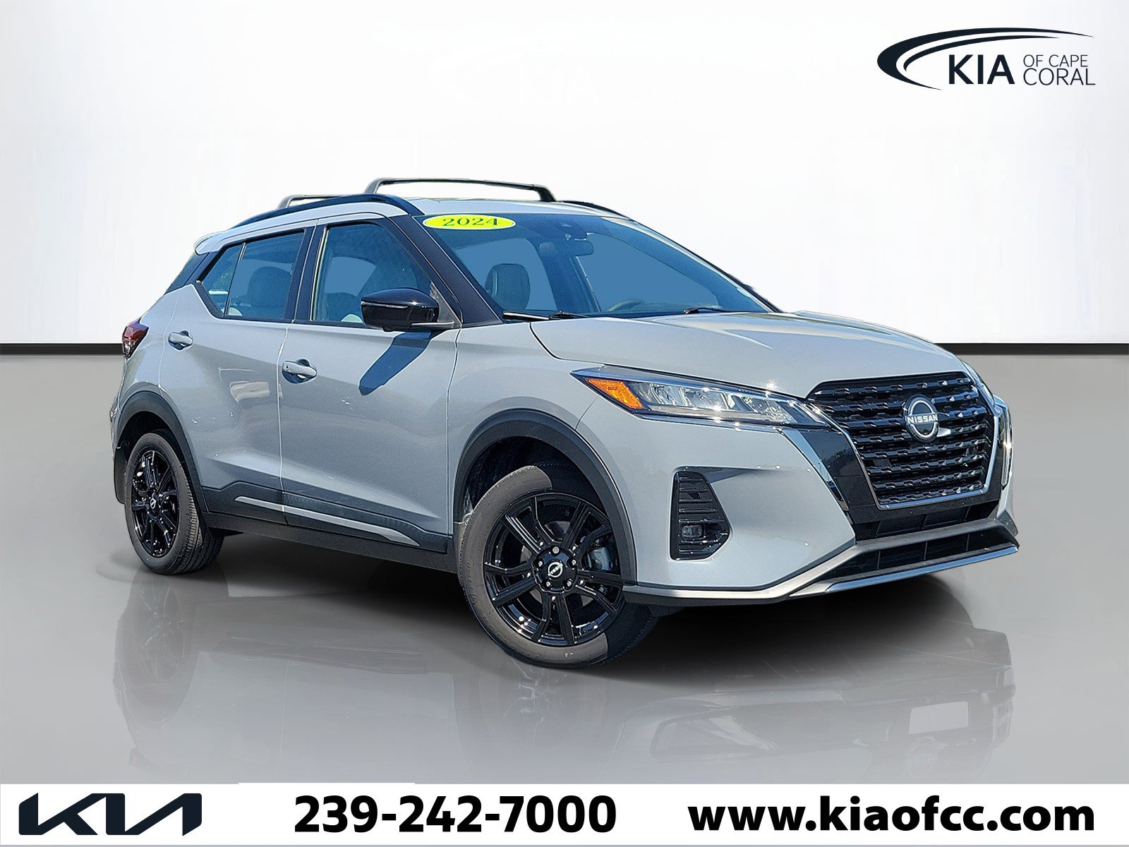 Used 2024 Nissan Kicks SR w/ SR Premium Package FWD image 1