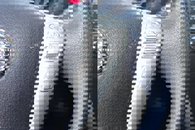 Used 2015 Nissan Versa SL image 12