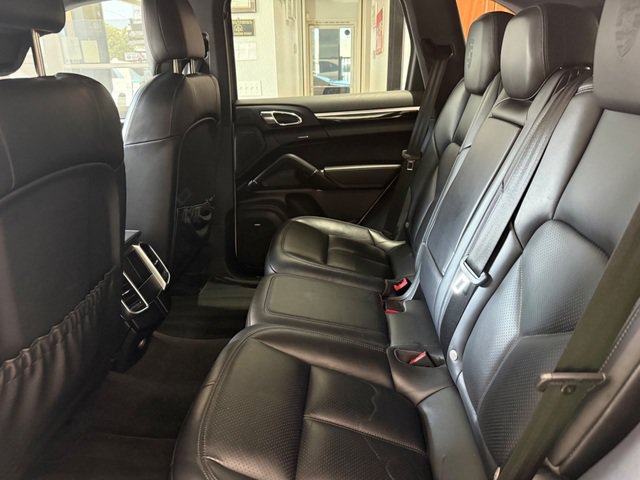 Used 2018 Porsche Cayenne Platinum Edition AWD/4WD image 8